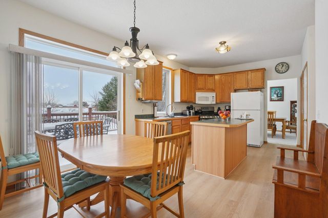 3913 Oxford Drive, Woodbury, MN 55125