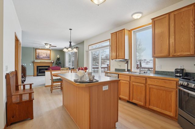 3913 Oxford Drive, Woodbury, MN 55125