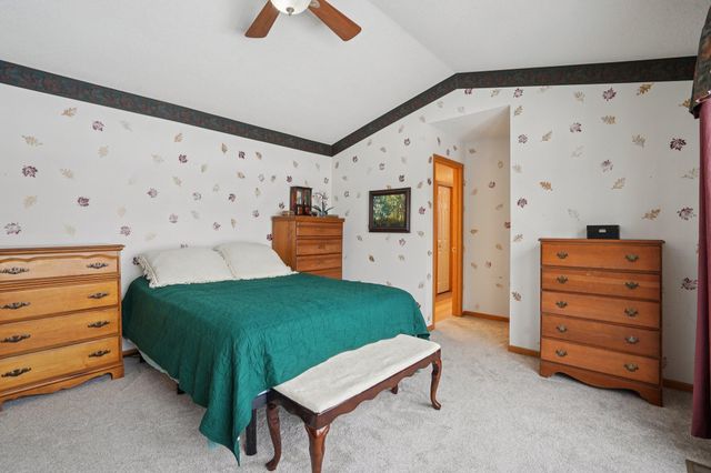 3913 Oxford Drive, Woodbury, MN 55125