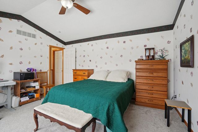 3913 Oxford Drive, Woodbury, MN 55125