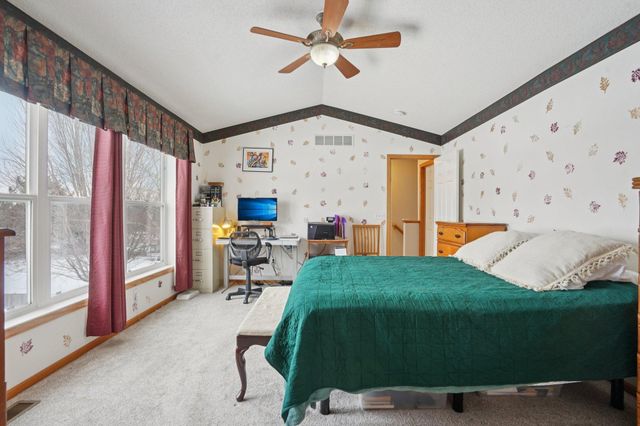 3913 Oxford Drive, Woodbury, MN 55125