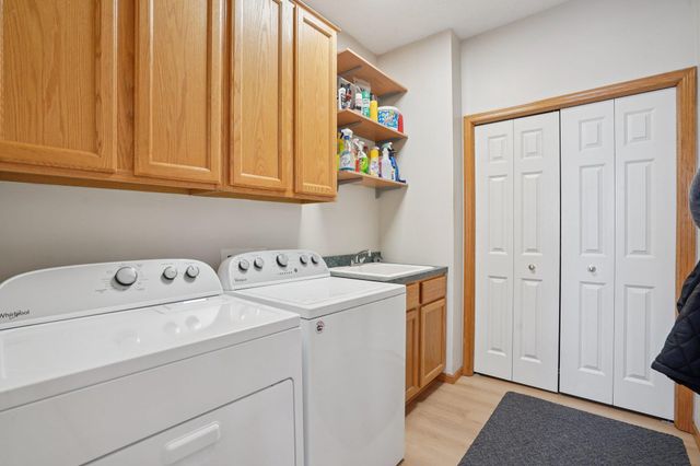 3913 Oxford Drive, Woodbury, MN 55125