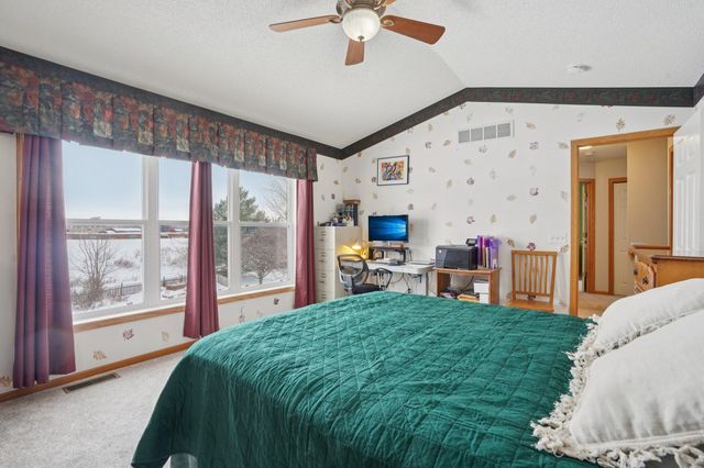 3913 Oxford Drive, Woodbury, MN 55125