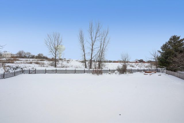 3913 Oxford Drive, Woodbury, MN 55125