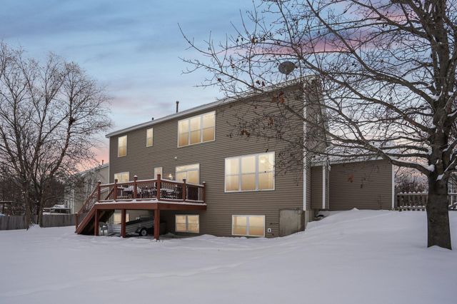 3913 Oxford Drive, Woodbury, MN 55125