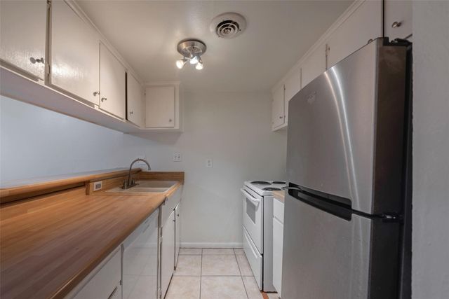 5151 Richmond Avenue 204, Houston, TX 77056