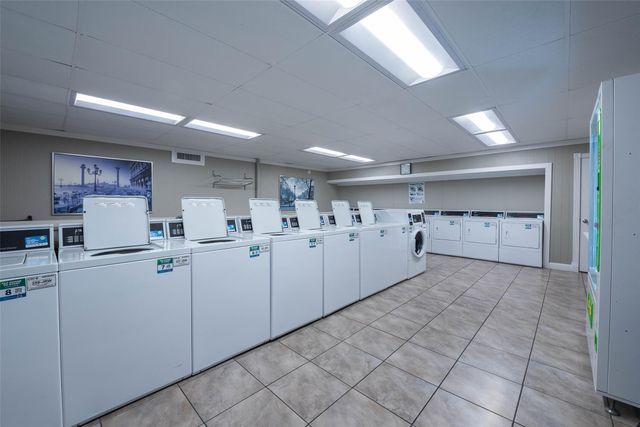 5151 Richmond Avenue 204, Houston, TX 77056