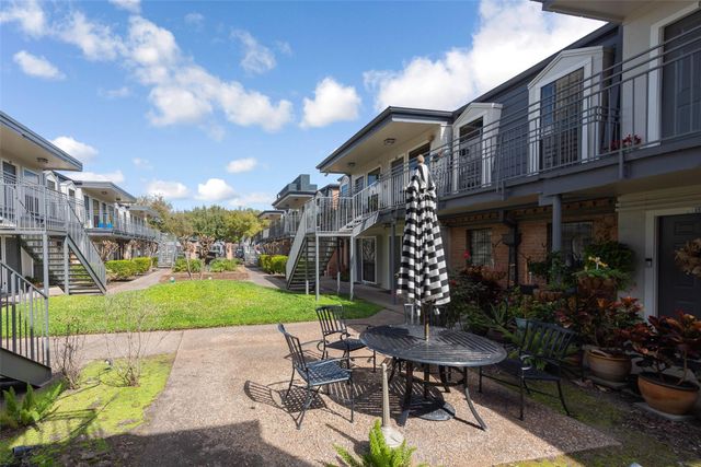 5151 Richmond Avenue 204, Houston, TX 77056