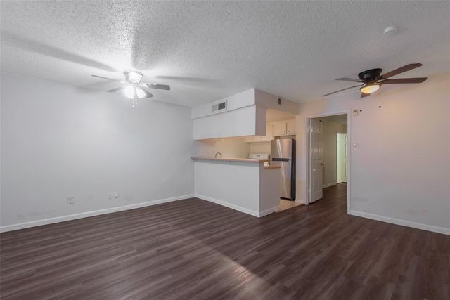 5151 Richmond Avenue 204, Houston, TX 77056