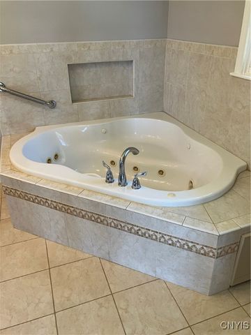 6433 Long Point Road, Cicero, NY 13029