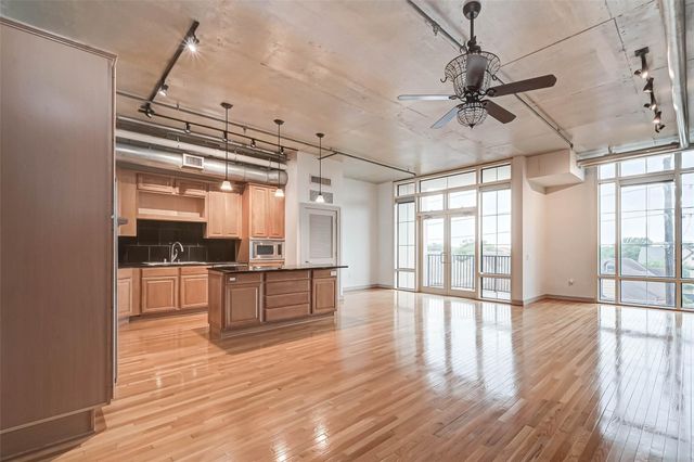 1616 Fountain View Drive 407, Houston, TX 77057