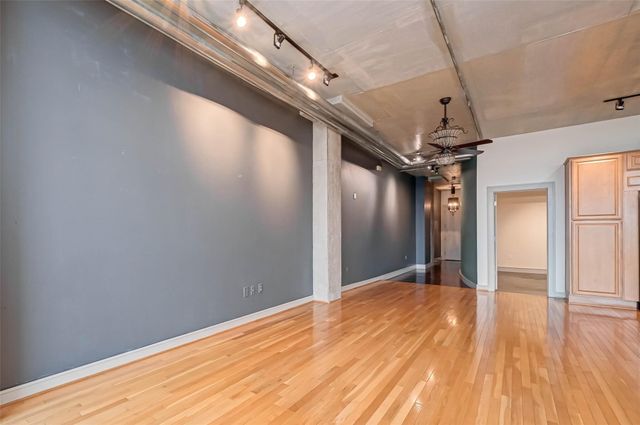 1616 Fountain View Drive 407, Houston, TX 77057