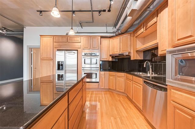 1616 Fountain View Drive 407, Houston, TX 77057