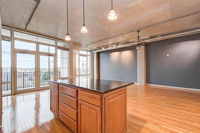 1616 Fountain View Drive 407, Houston, TX 77057