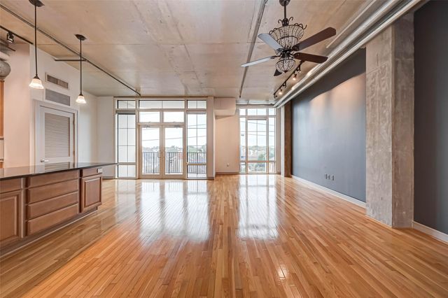 1616 Fountain View Drive 407, Houston, TX 77057