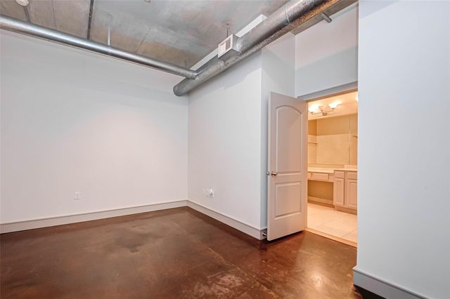 1616 Fountain View Drive 407, Houston, TX 77057