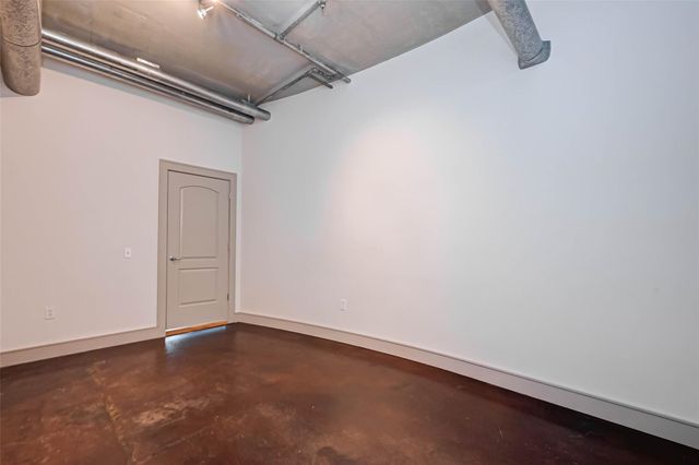 1616 Fountain View Drive 407, Houston, TX 77057