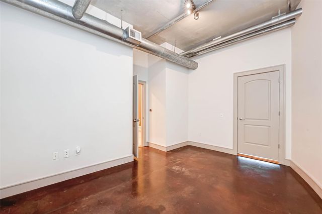 1616 Fountain View Drive 407, Houston, TX 77057