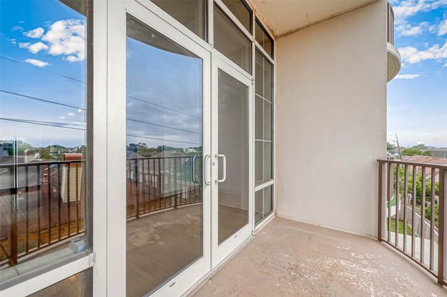 1616 Fountain View Drive 407, Houston, TX 77057