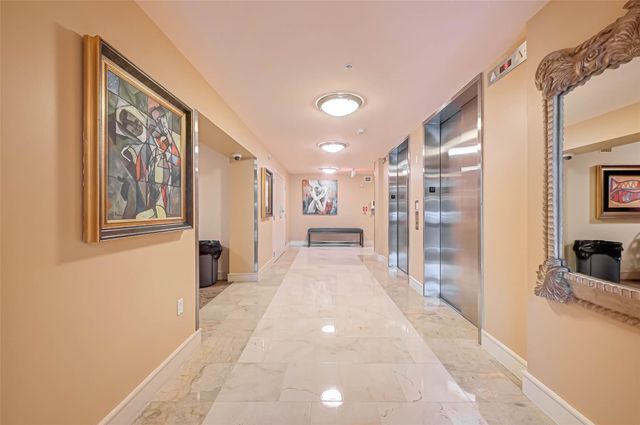 1616 Fountain View Drive 407, Houston, TX 77057