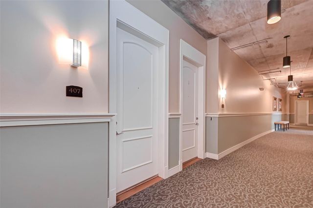 1616 Fountain View Drive 407, Houston, TX 77057