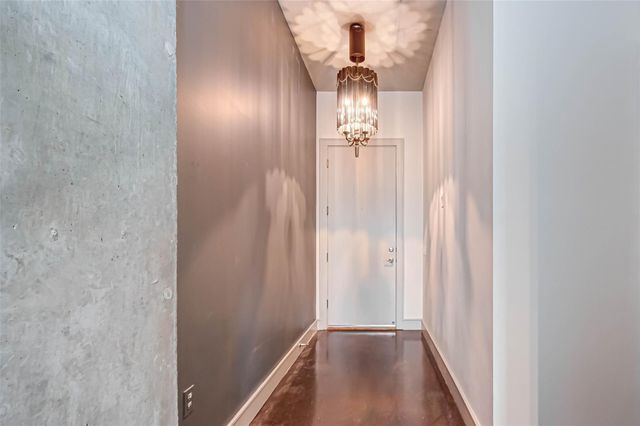 1616 Fountain View Drive 407, Houston, TX 77057