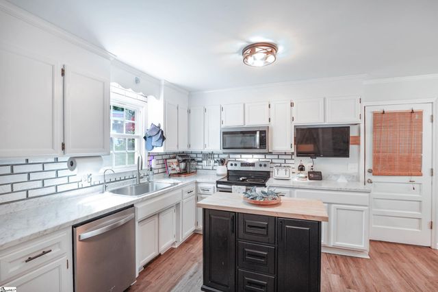 300 Elmwood Street, Easley, SC 29642