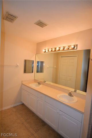 1724 SW 15th TER, Cape Coral, FL 33991