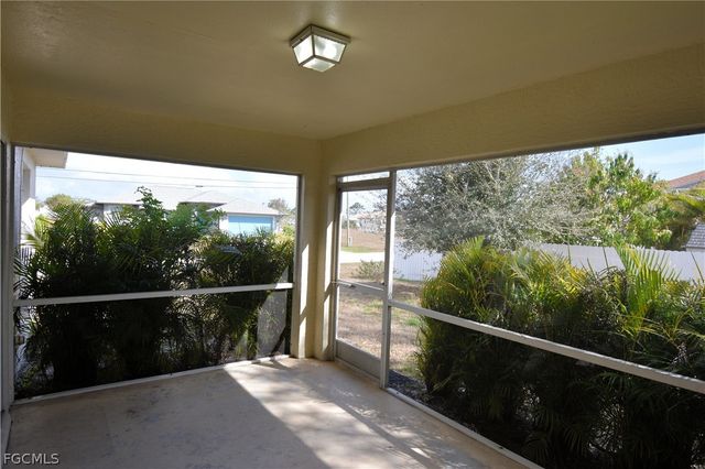 1724 SW 15th TER, Cape Coral, FL 33991