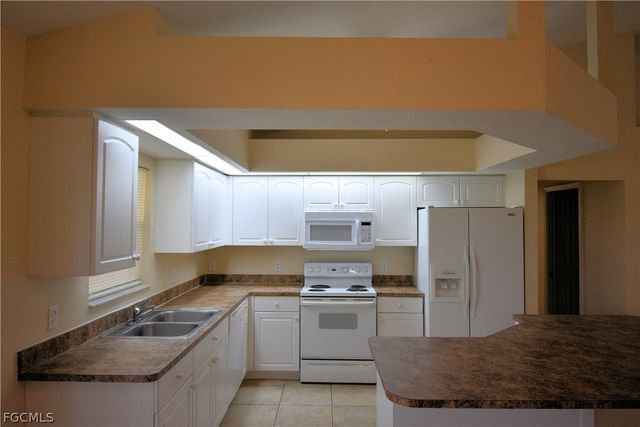 1724 SW 15th TER, Cape Coral, FL 33991