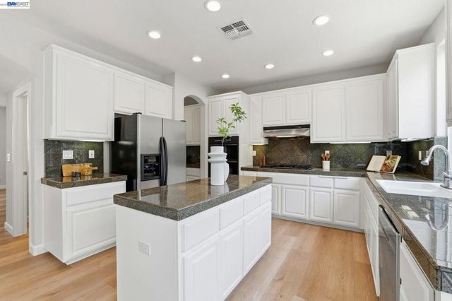 2740 Dresser Ct, Campbell, CA 95008