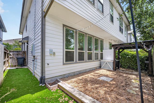 4743 Glen Isle Drive, Houston, TX 77009
