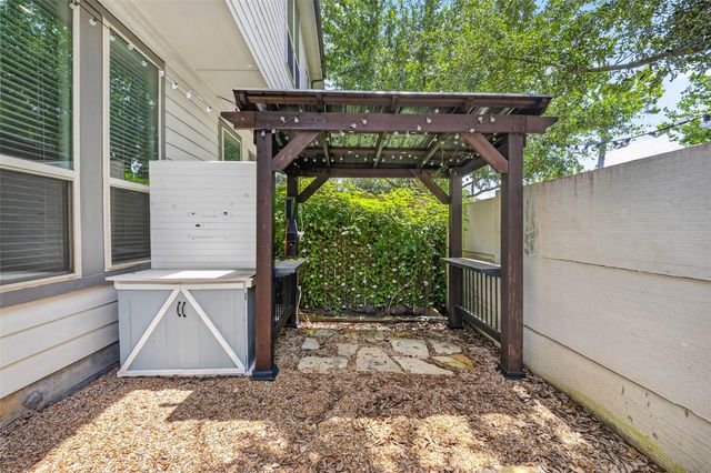 4743 Glen Isle Drive, Houston, TX 77009