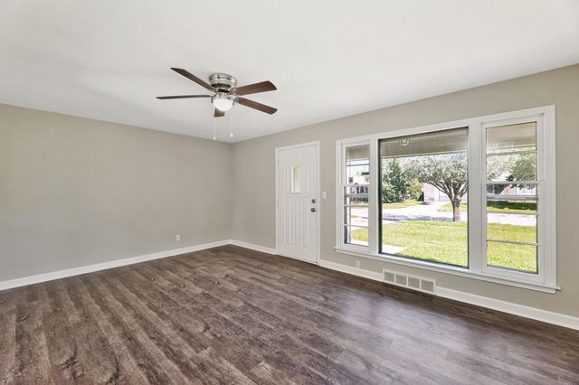 301 W 34th St S, Wichita, KS 67217