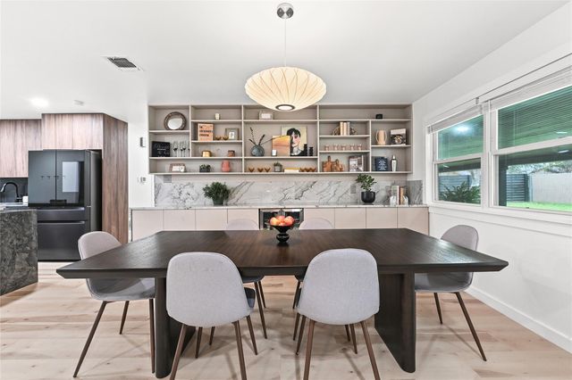 6906 Lunar DR, Austin, TX 78745