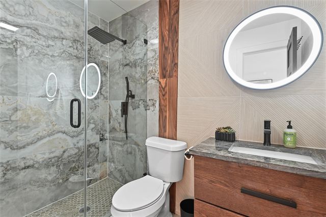 6906 Lunar DR, Austin, TX 78745