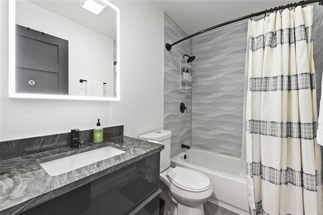 6906 Lunar DR, Austin, TX 78745