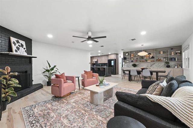 6906 Lunar DR, Austin, TX 78745