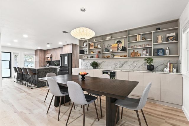 6906 Lunar DR, Austin, TX 78745