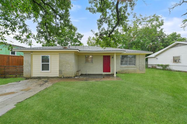 2803 22nd Street, Dickinson, TX 77539