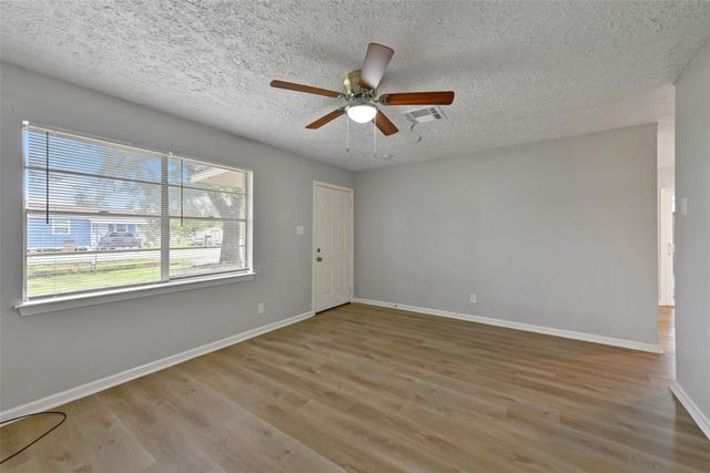 2803 22nd Street, Dickinson, TX 77539