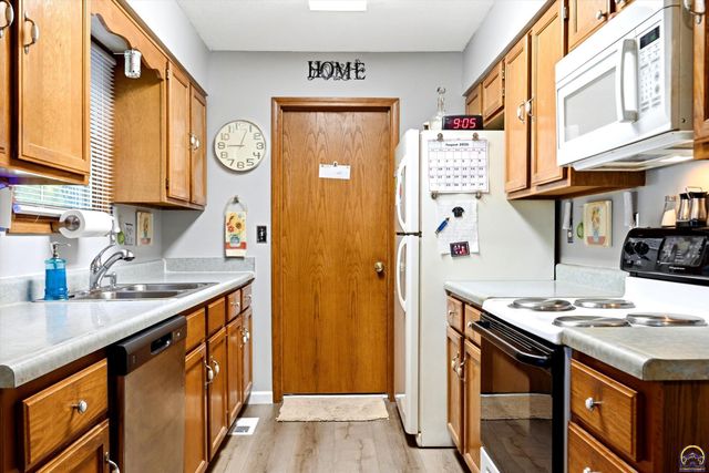 4941 NW Haven RD, Topeka, KS 66617
