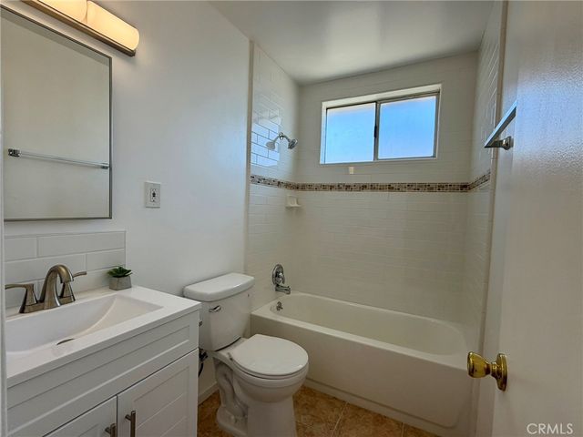 1018 W 3rd Street 2, Azusa, CA 91702