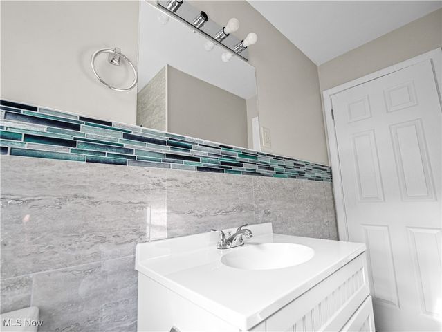 111 Ohltown Road, Youngstown, OH 44515