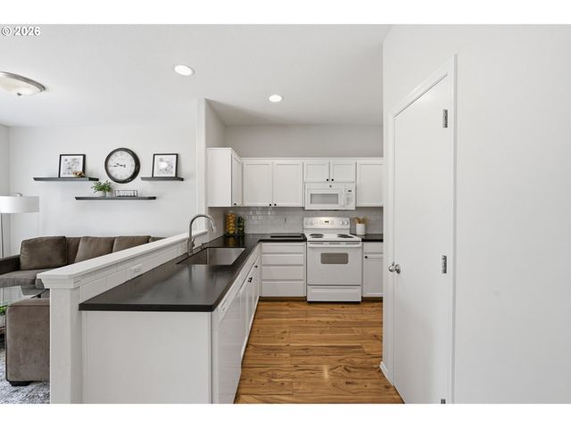 2320 Nw MEADOWS Dr, Mc Minnville, OR 97128