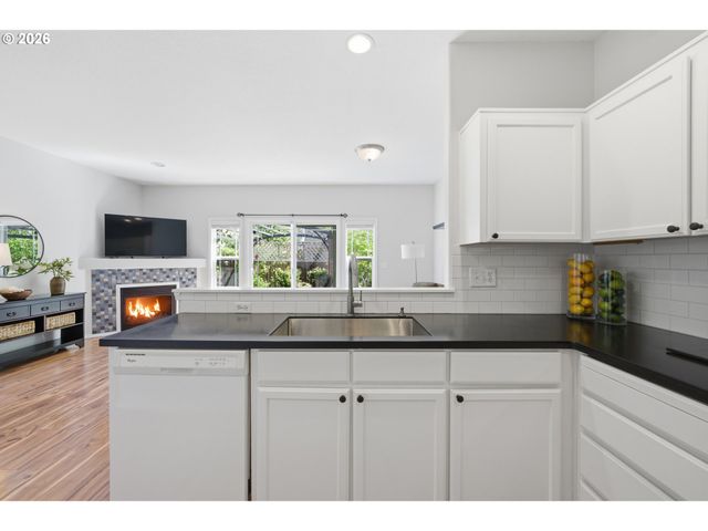 2320 Nw MEADOWS Dr, Mc Minnville, OR 97128