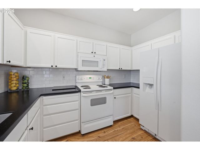 2320 Nw MEADOWS Dr, Mc Minnville, OR 97128