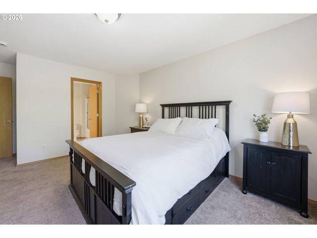 2320 Nw MEADOWS Dr, Mc Minnville, OR 97128