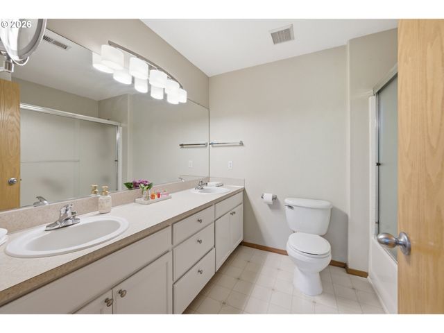 2320 Nw MEADOWS Dr, Mc Minnville, OR 97128