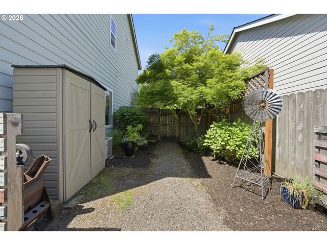 2320 Nw MEADOWS Dr, Mc Minnville, OR 97128